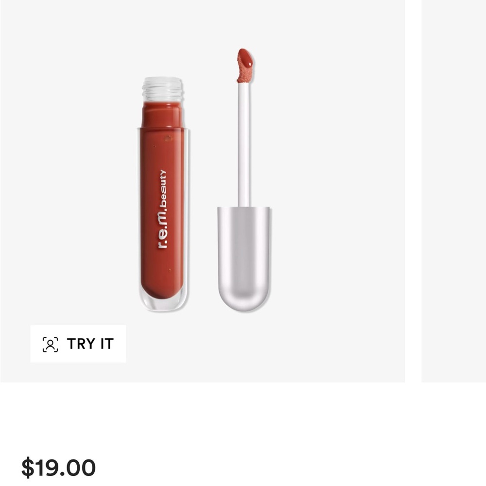 r.e.m. beauty Essential Drip Glossy Balm in
Hocus Cocoa
